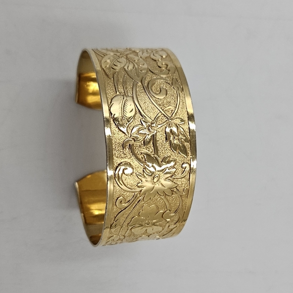 Victorian Floral Etched Cuff Bracelet - Picture 5 of 5